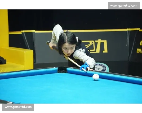 中式八球台球比赛精彩对决 展现精湛技巧与超凡智慧